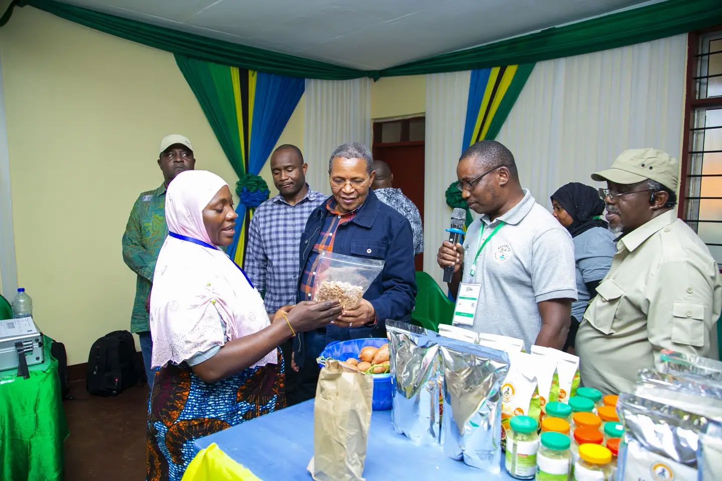 RAIS AWAMU YA NNE ATEMBELEA BANDA LA BAGAMOYO.