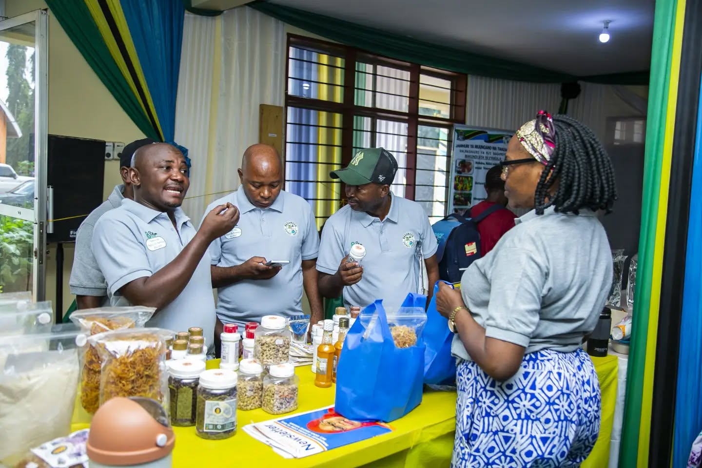 MADIWANI WA HALMASHAURI YA MJI BAGAMOYO WAFIKA KWENYE MAONESHO YA NANENANE .